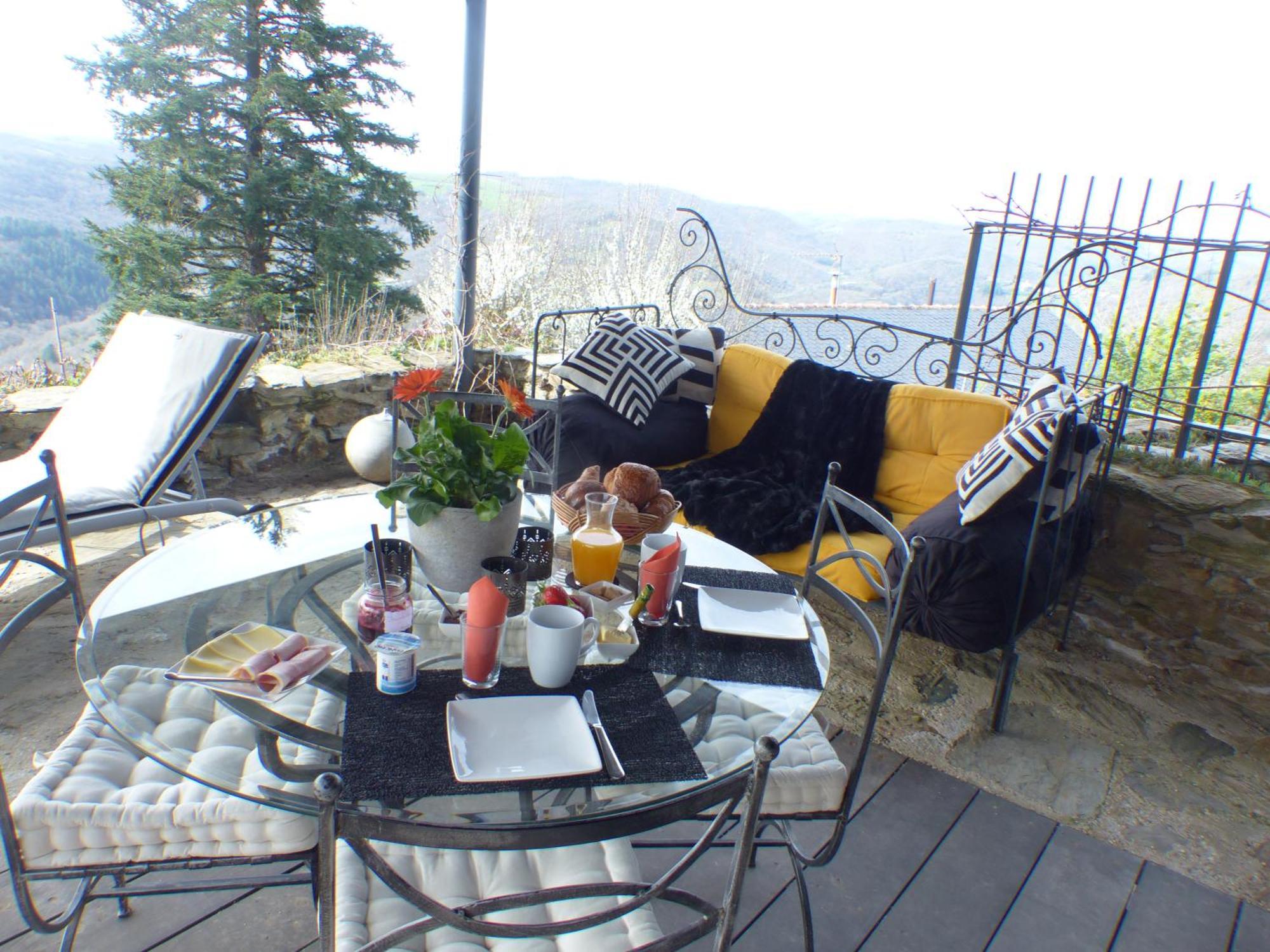 Louradou-Sur-Ciel Bed & Breakfast Jouqueviel Exterior photo