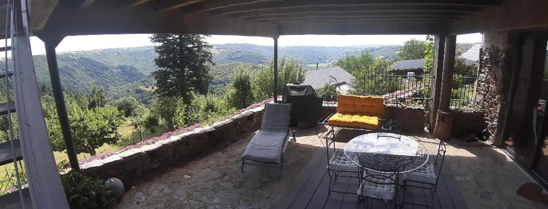 Louradou-Sur-Ciel Bed & Breakfast Jouqueviel Exterior photo